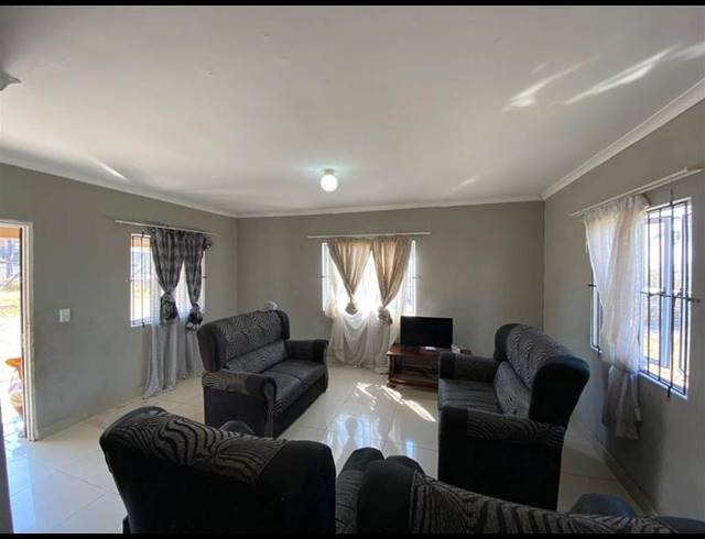 3 BEDROOM PROPERTY TO RENT IN NEWLANDS WEST